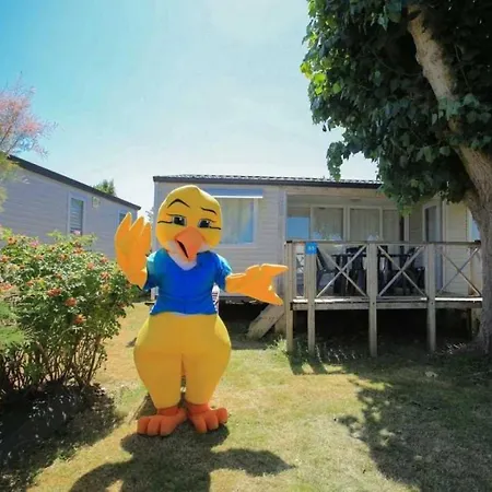 Holiday home Mobilhome 4 Etoiles - Piscine - Eeecg0 La Faute-sur-Mer